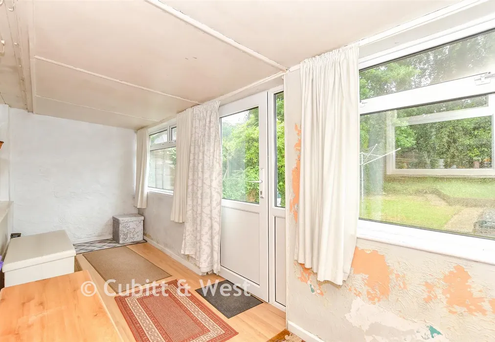 Lean-To - Cherry Tree Avenue, Waterlooville, Hampshire - Wards of Kent