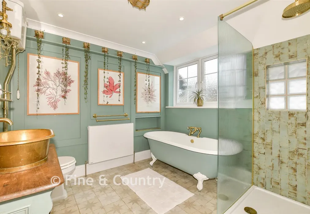Bathroom - Oxenden Square, Herne Bay, Kent - Wards of Kent