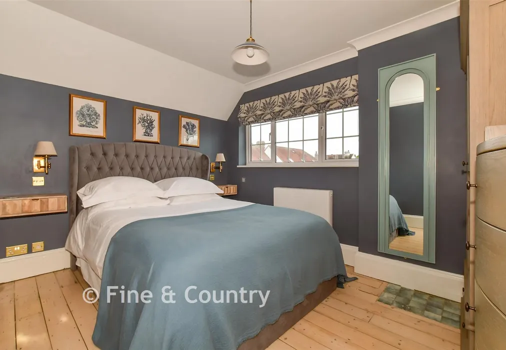 Main Bedroom - Oxenden Square, Herne Bay, Kent - Wards of Kent