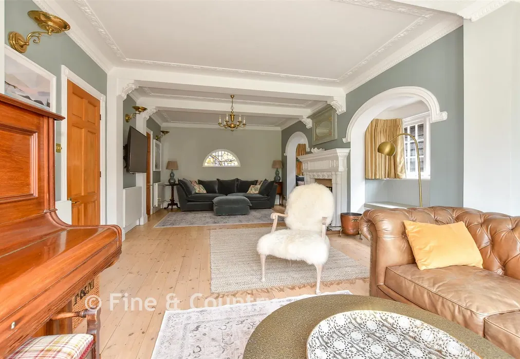 Living Room - Oxenden Square, Herne Bay, Kent - Wards of Kent