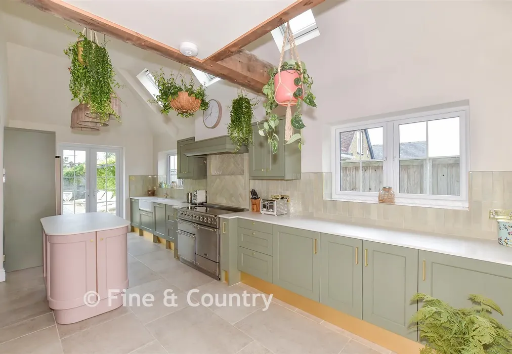 Kitchen - Oxenden Square, Herne Bay, Kent - Wards of Kent