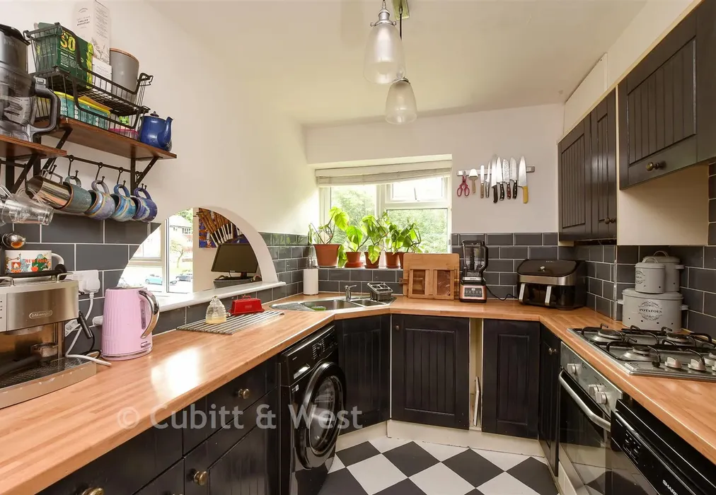 Kitchen - Succombs Hill, Warlingham, Surrey - Wards of Kent
