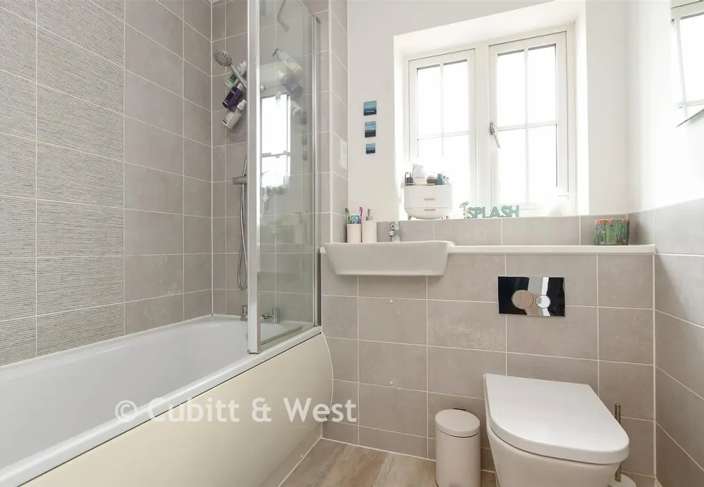 Bathroom - Summer Road, Horley, Surrey - Wards of Kent