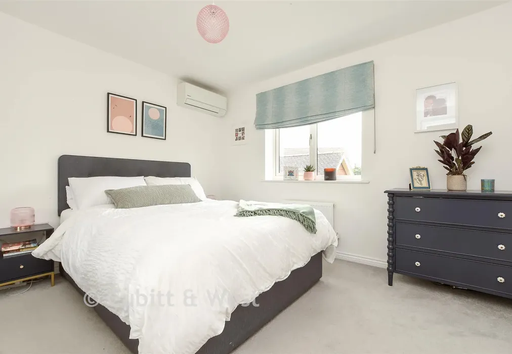 Bedroom 1 - Summer Road, Horley, Surrey - Wards of Kent