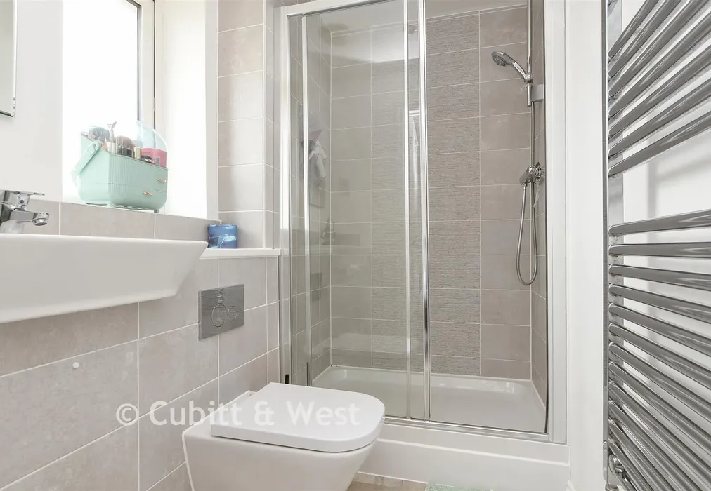 En-Suite Shower Room - Summer Road, Horley, Surrey - Wards of Kent