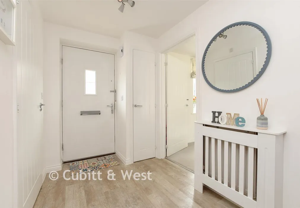Entrance Hall - Summer Road, Horley, Surrey - Wards of Kent