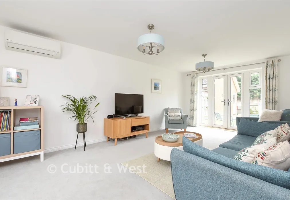 Lounge - Summer Road, Horley, Surrey - Wards of Kent