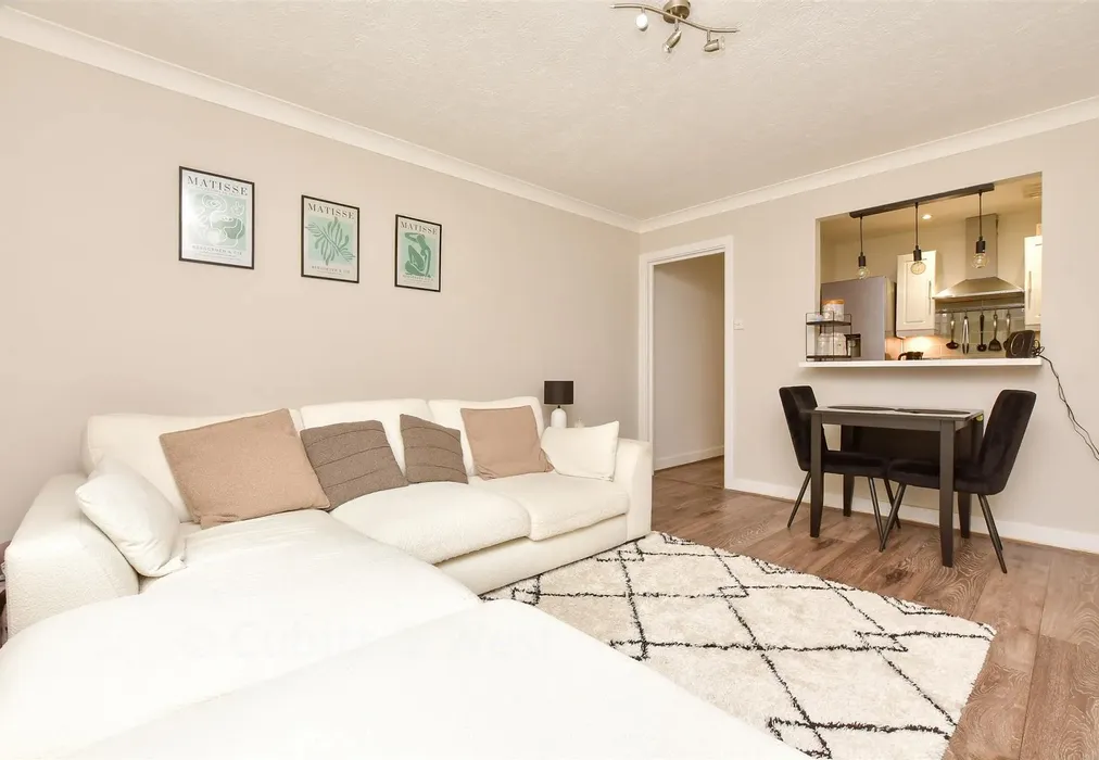 Lounge - Aspen Vale, Whyteleafe, Surrey - Wards of Kent