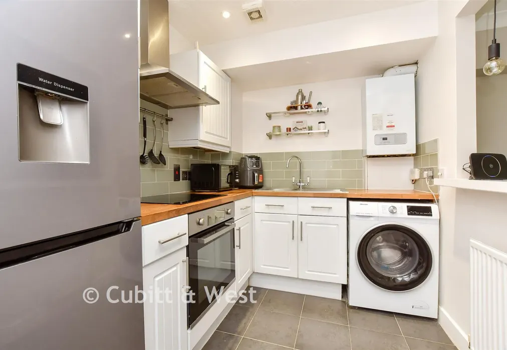 Kitchen - Aspen Vale, Whyteleafe, Surrey - Wards of Kent