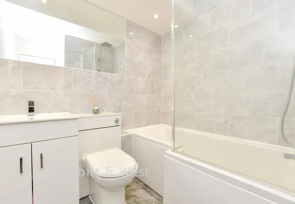 Bathroom - Aspen Vale, Whyteleafe, Surrey - Wards of Kent