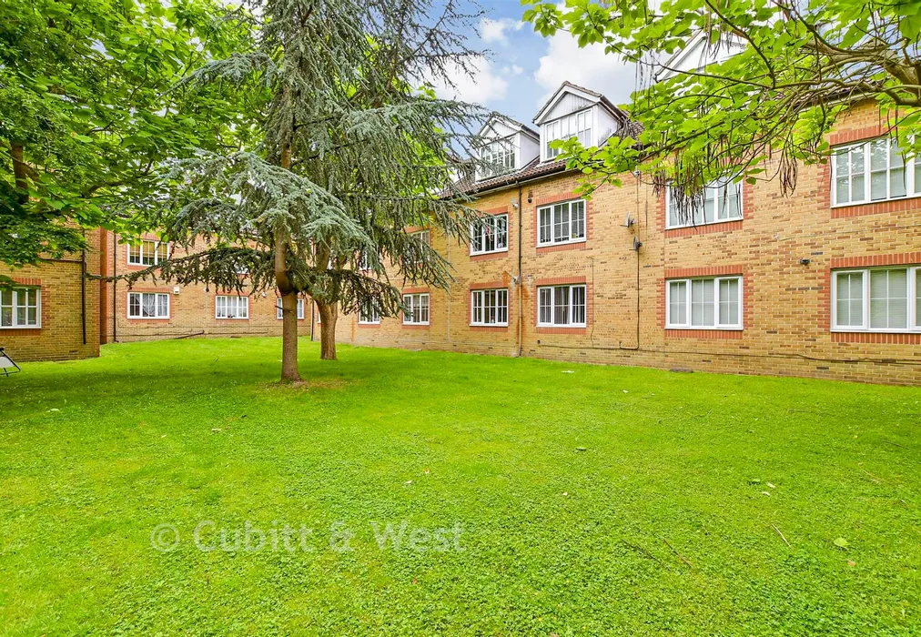 Communal Gardens - Aspen Vale, Whyteleafe, Surrey - Wards of Kent