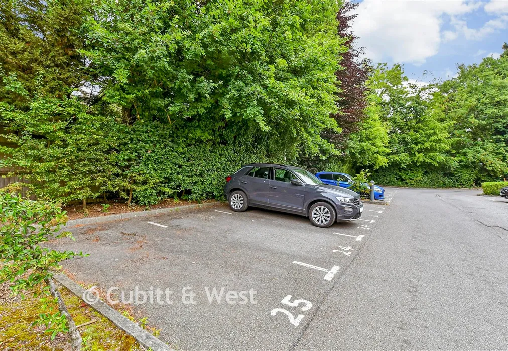 Driveway/Parking - Aspen Vale, Whyteleafe, Surrey - Wards of Kent