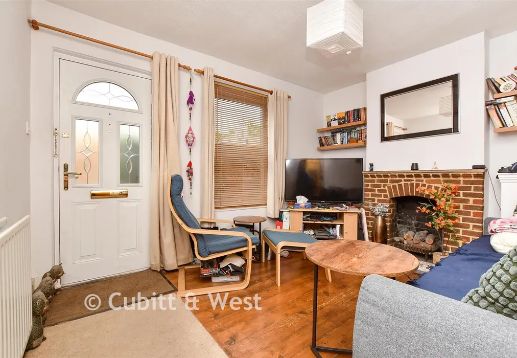 Lounge - Godstone Road, Caterham, Surrey - Wards of Kent