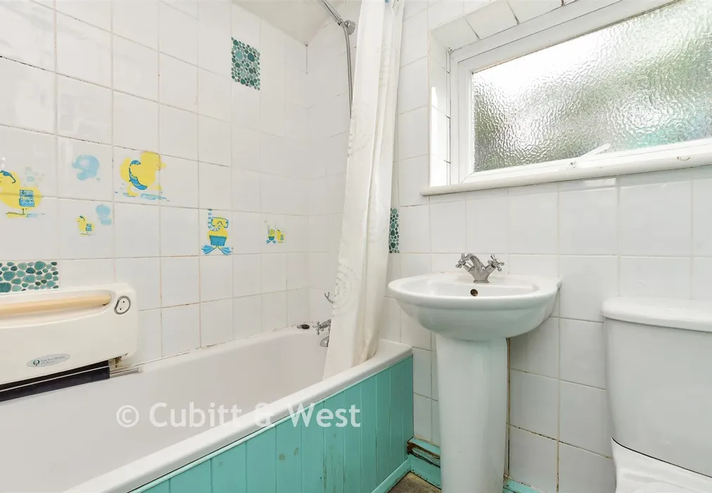Bathroom - Godstone Road, Caterham, Surrey - Wards of Kent