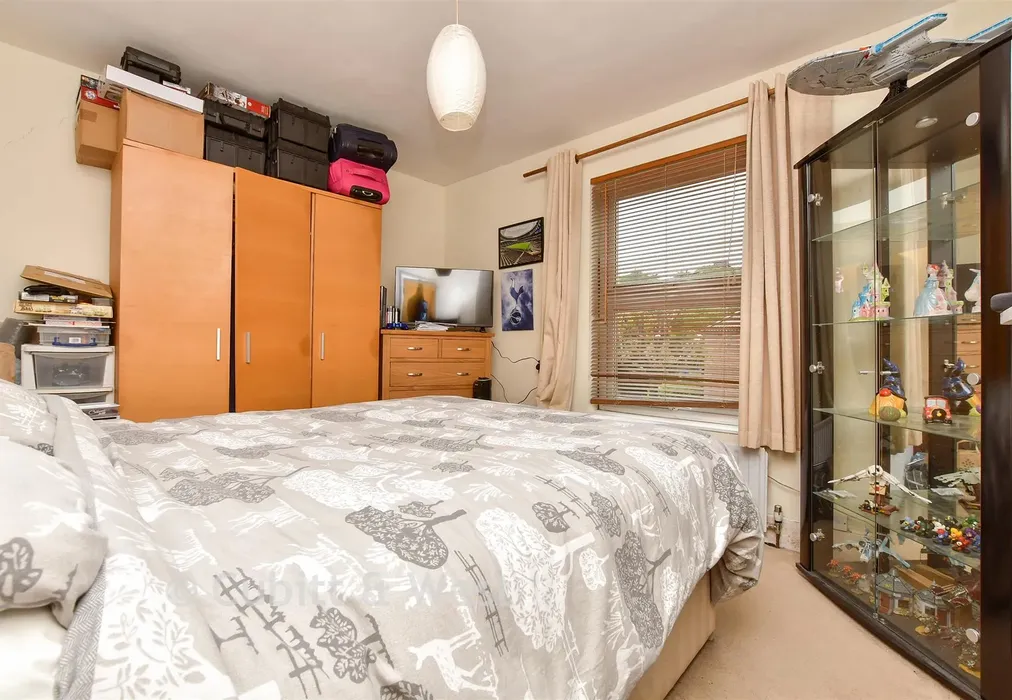 Bedroom 1 - Godstone Road, Caterham, Surrey - Wards of Kent