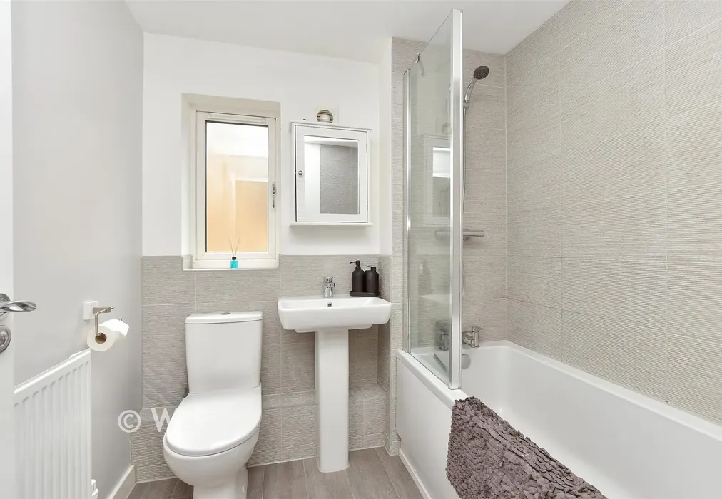 Bathroom - Dickens Close, Halfway, Sheerness, Kent - Wards of Kent