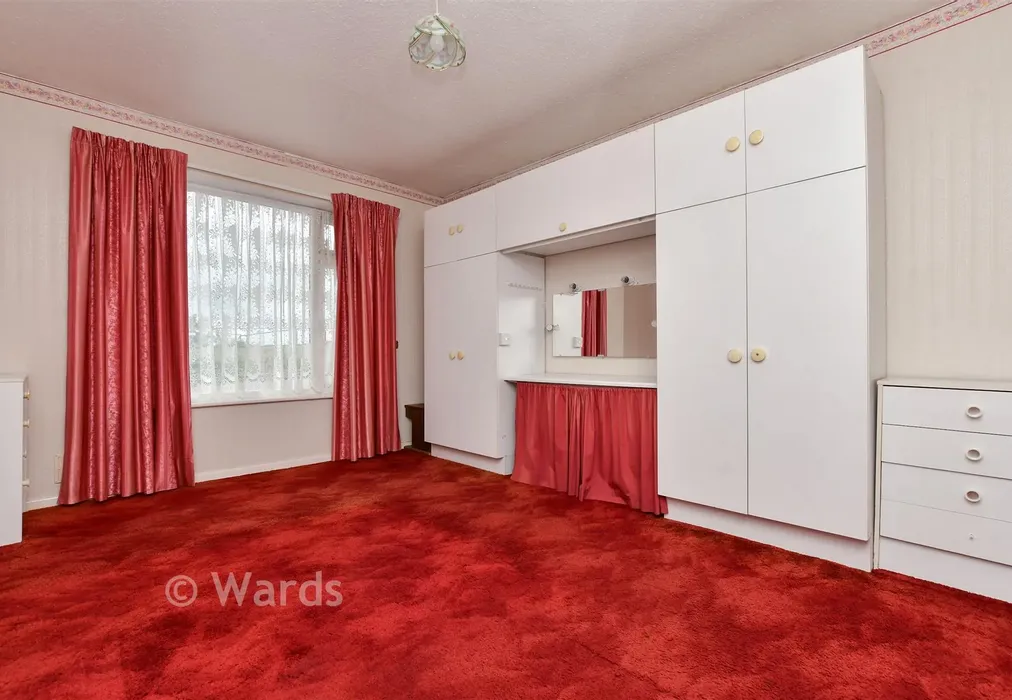 Bedroom 1 - Greenhill Gardens, Minster, Ramsgate, Kent - Wards of Kent