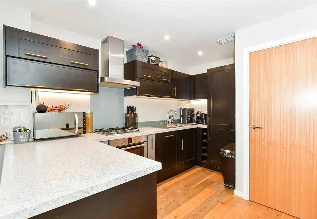 Kitchen - Alisander Close, Holborough Lakes, Snodland, Kent - Wards of Kent