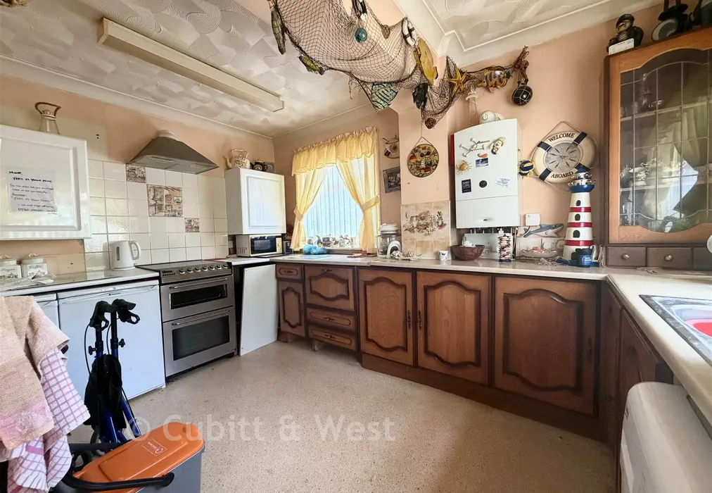 Kitchen - Lansdowne Avenue, Fareham, Hampshire - Wards of Kent