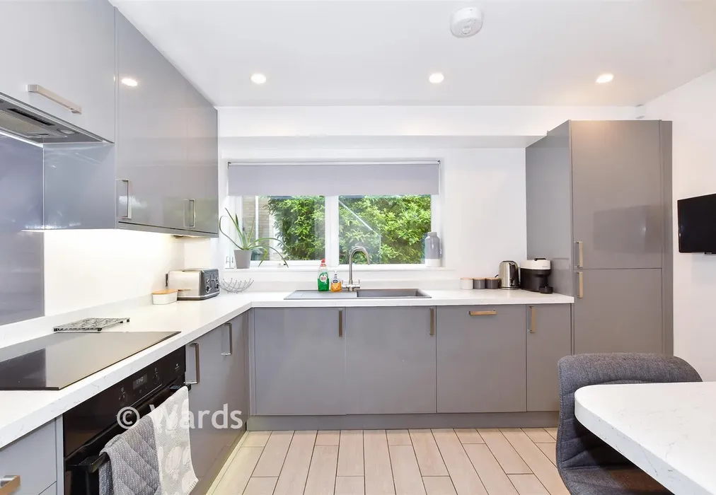 Kitchen - Chapman Avenue, Maidstone, Kent - Wards of Kent