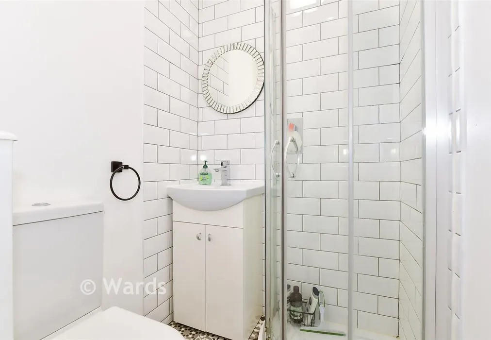 En-Suite Shower Room - Chapman Avenue, Maidstone, Kent - Wards of Kent