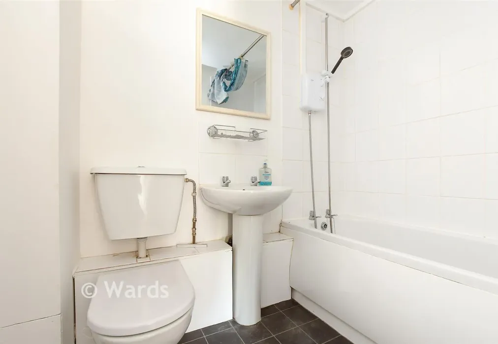 Bathroom - Wyatt Place, Rochester, Kent - Wards of Kent