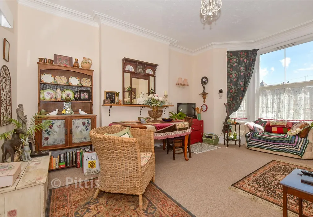 Lounge - St. Thomas Street, Ryde, Isle of Wight - Wards of Kent