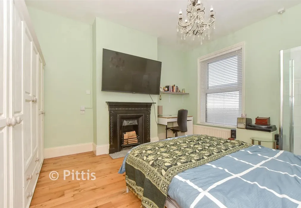 Bedroom 2 - Garfield Road, Ryde, Isle of Wight - Wards of Kent