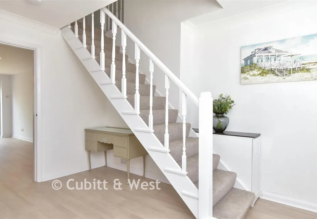 Entrance Hall - Arundel Road, Peacehaven, East Sussex - Wards of Kent