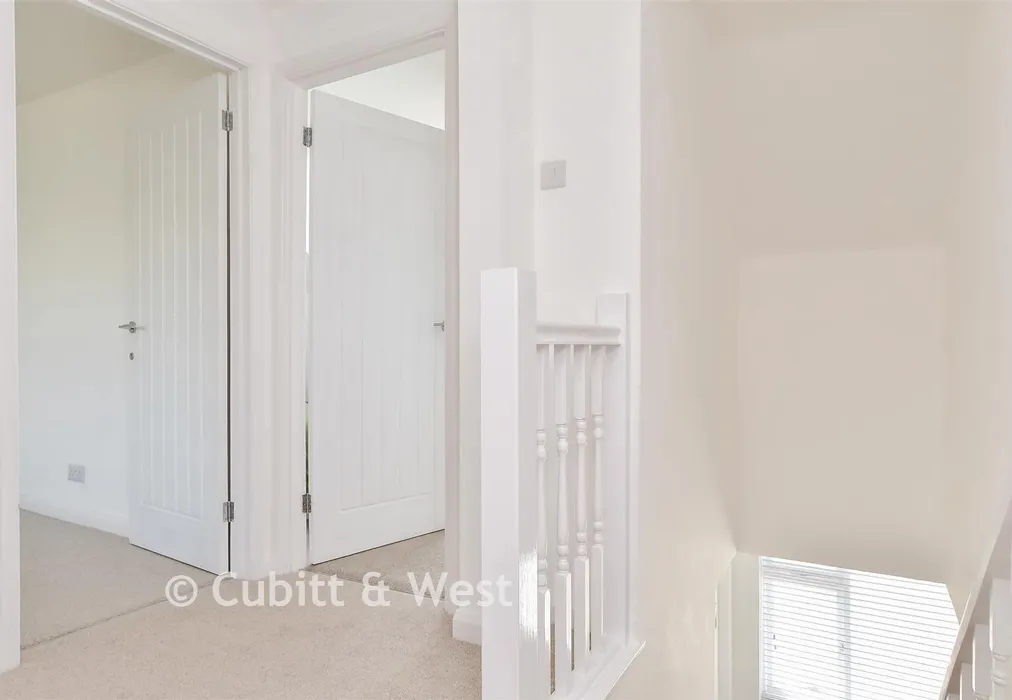 Landing - Arundel Road, Peacehaven, East Sussex - Wards of Kent