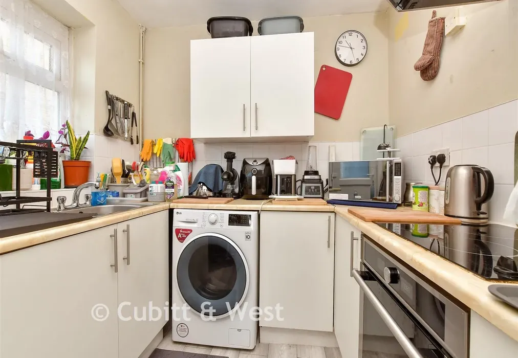 Kitchen - The Retreat, Thornton Heath, Surrey - Wards of Kent