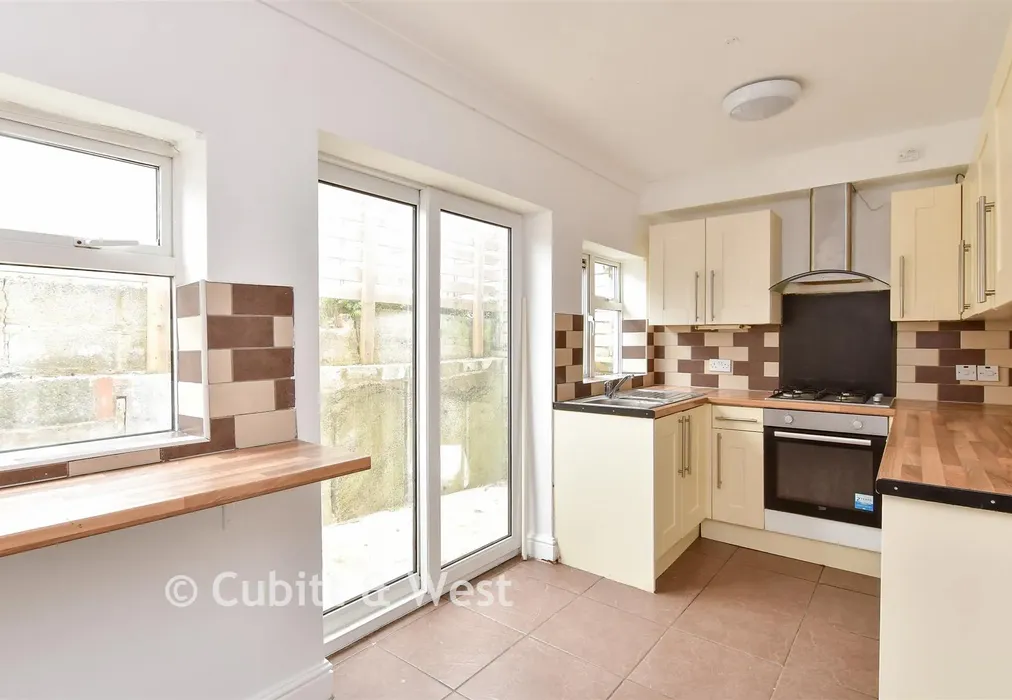 Kitchen - Sandhurst Avenue, Woodingdean, Brighton, East Sussex - Wards of Kent