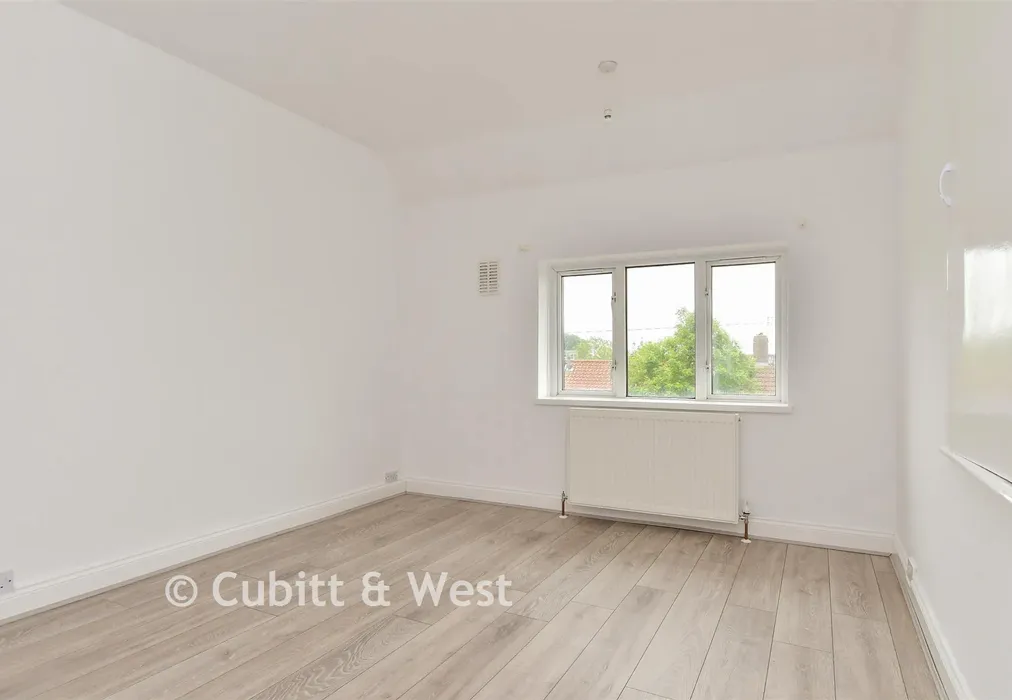 Bedroom 1 - Sandhurst Avenue, Woodingdean, Brighton, East Sussex - Wards of Kent