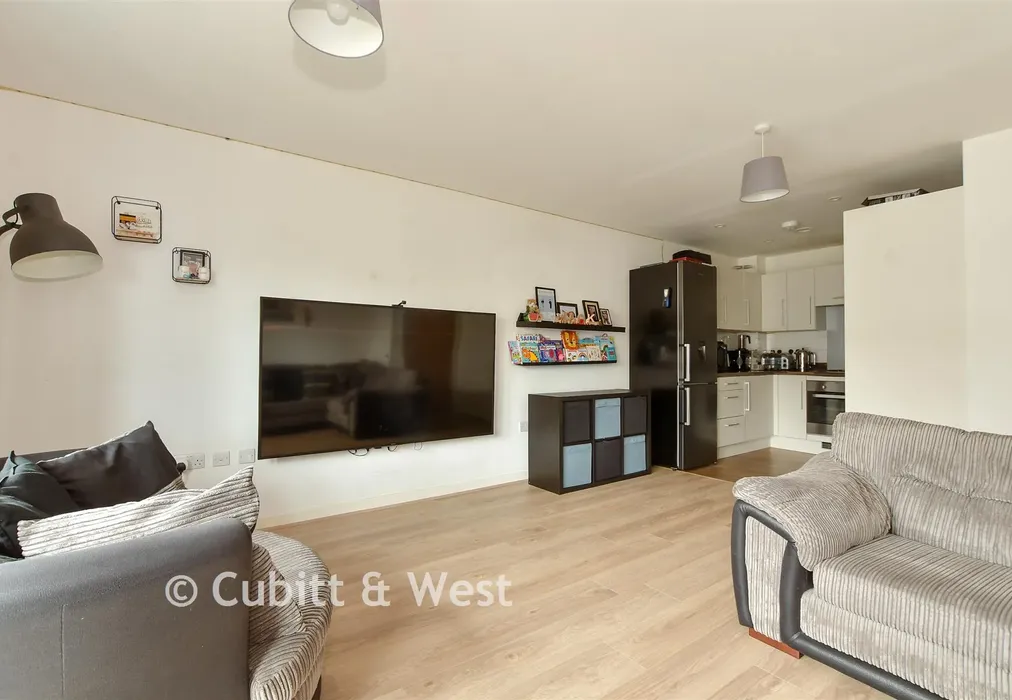 Lounge/Diner - West Green Drive, West Green, Crawley, West Sussex - Wards of Kent