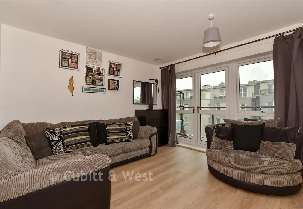 Lounge/Diner - West Green Drive, West Green, Crawley, West Sussex - Wards of Kent