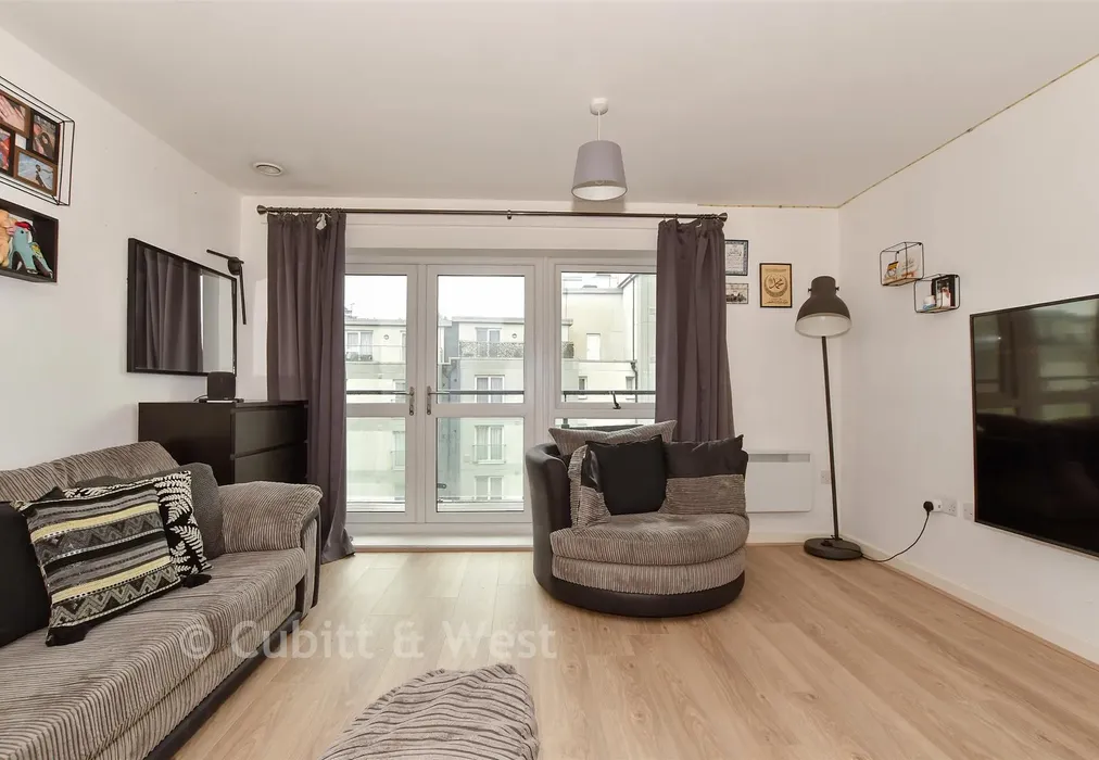 Lounge/Diner - West Green Drive, West Green, Crawley, West Sussex - Wards of Kent