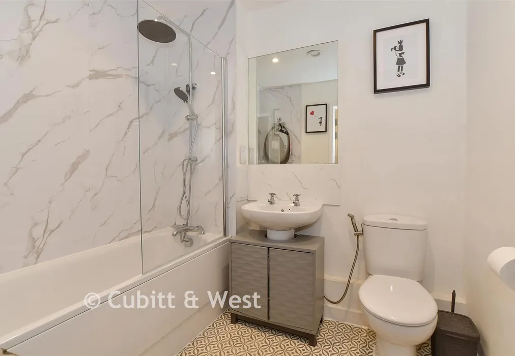 Bathroom - West Green Drive, West Green, Crawley, West Sussex - Wards of Kent