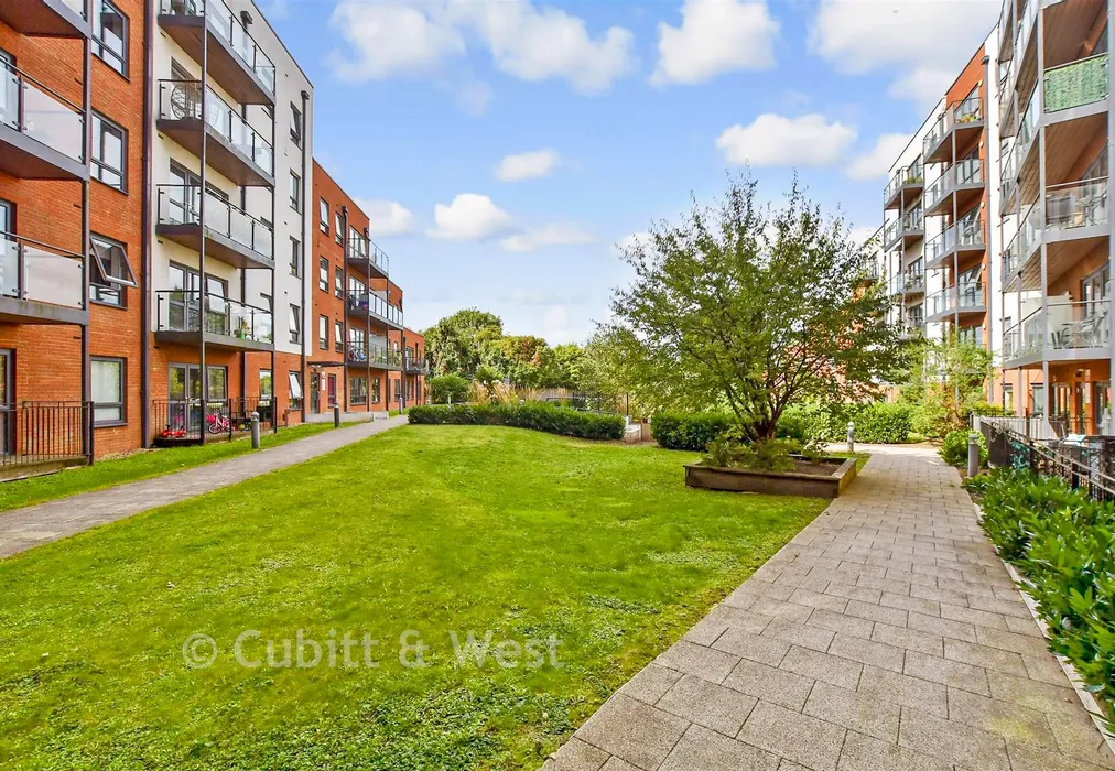 Communal Gardens - West Green Drive, West Green, Crawley, West Sussex - Wards of Kent