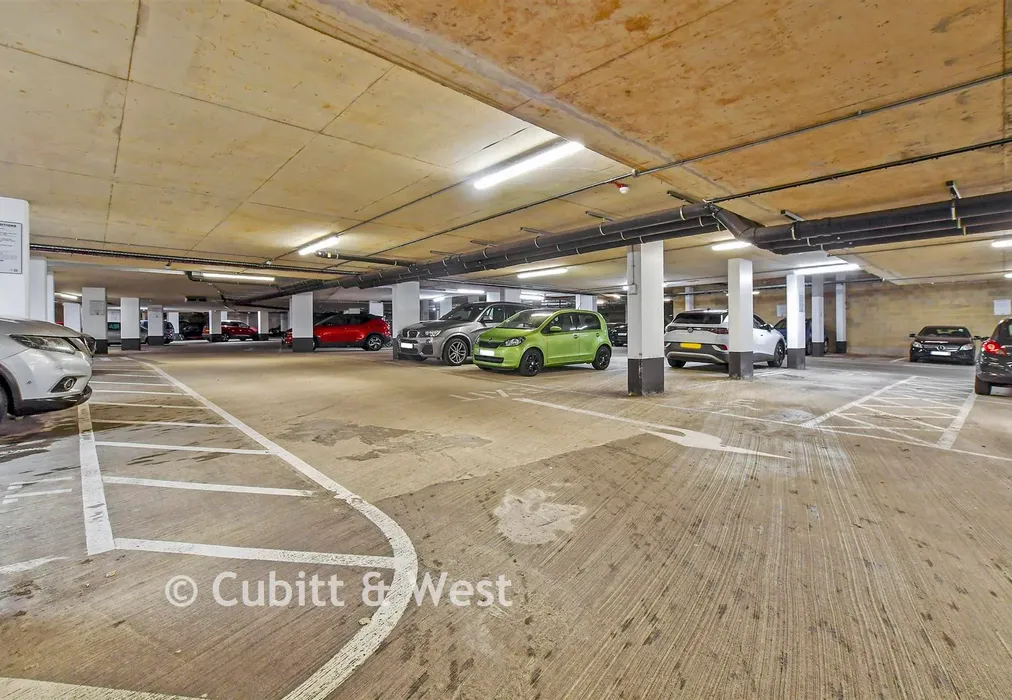 Driveway/Parking - West Green Drive, West Green, Crawley, West Sussex - Wards of Kent