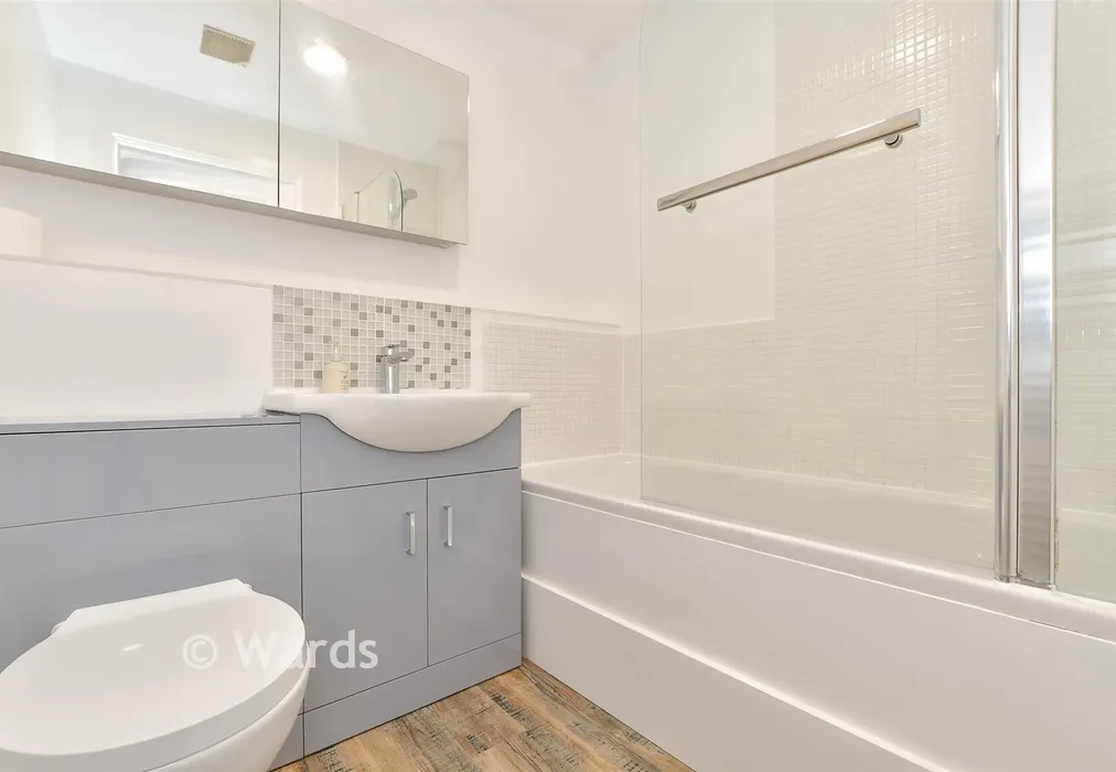 Bathroom - Brigadier Gardens, Ashford, Kent - Wards of Kent