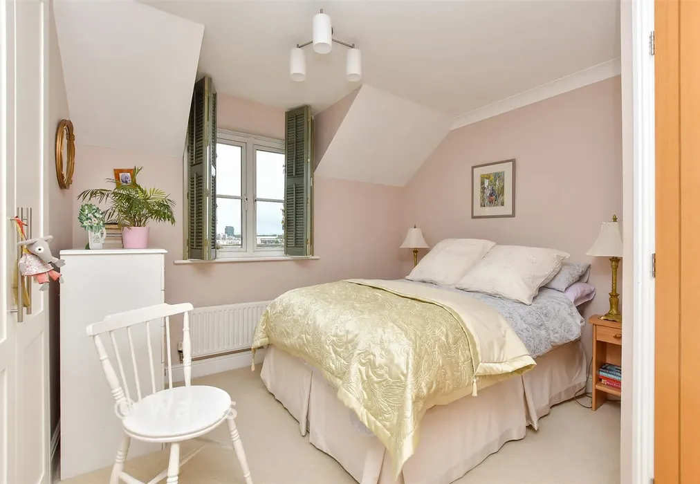 Bedroom 1 - Galleon Way, Upnor, Rochester, Kent - Wards of Kent