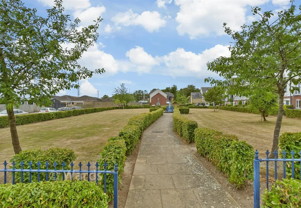 Communal Gardens - Galleon Way, Upnor, Rochester, Kent - Wards of Kent