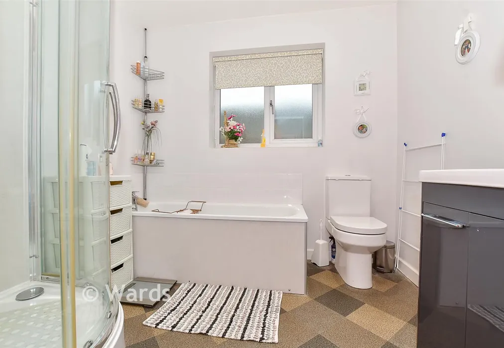 Family Bathroom - Orchard Field, Bethersden, Kent - Wards of Kent