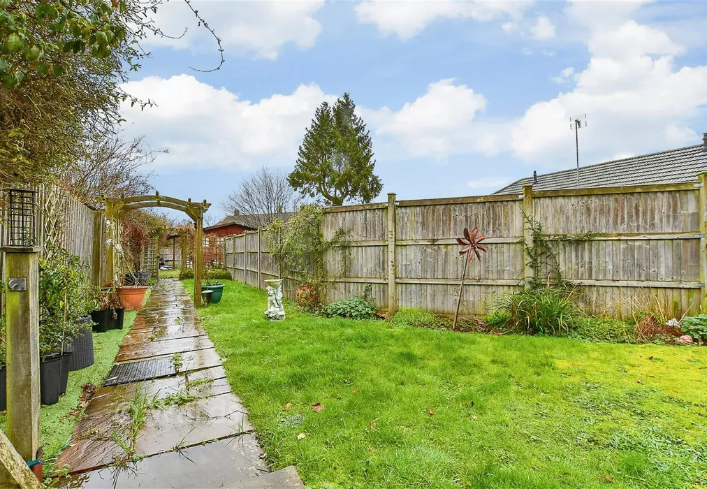 Rear Garden - Orchard Field, Bethersden, Kent - Wards of Kent
