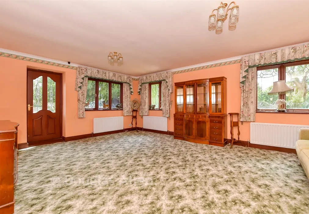 Family Room - Marks Farm Lane, Chelmsford, Essex - Wards of Kent