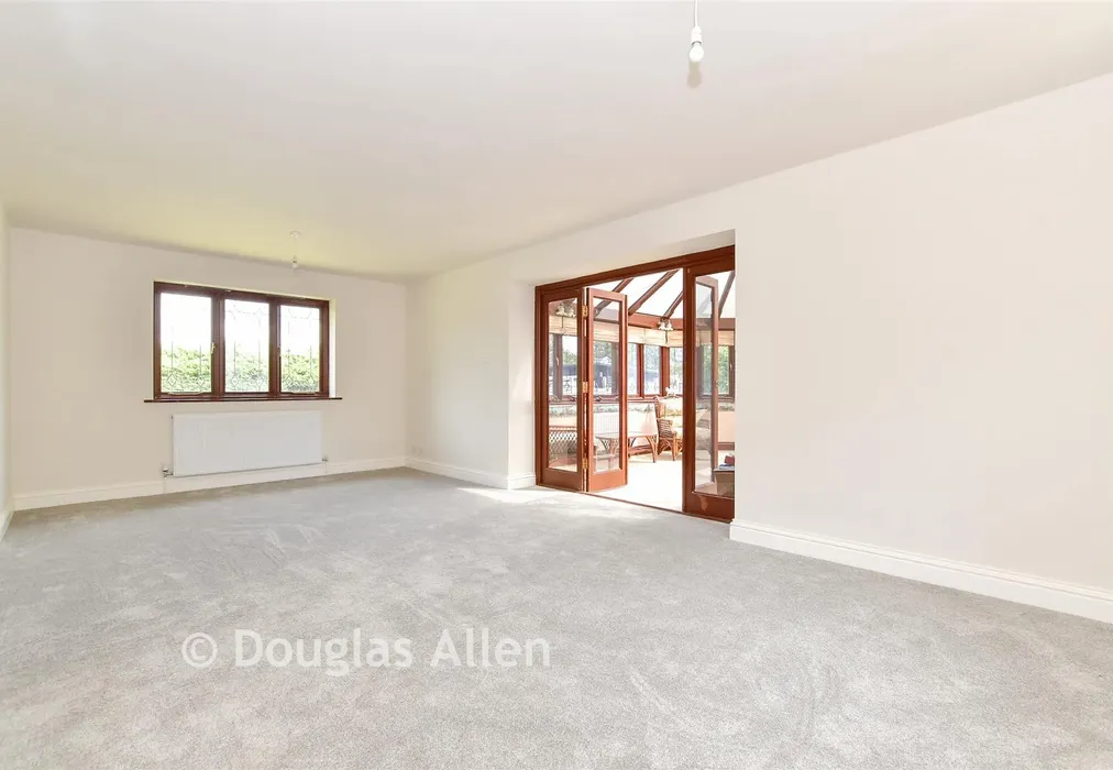 Lounge/Diner - Marks Farm Lane, Chelmsford, Essex - Wards of Kent
