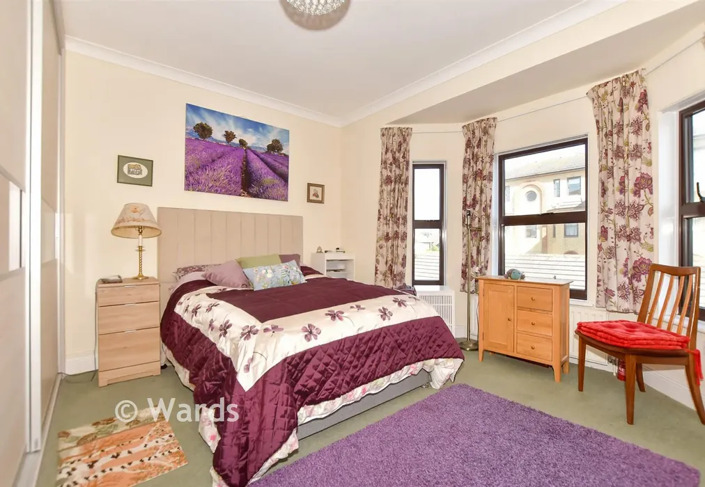 Bedroom 1 - Marine Parade, Hythe, Kent - Wards of Kent