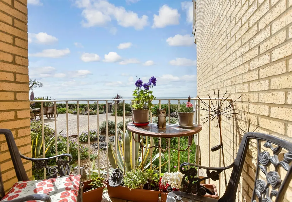 Balcony / Terrace - Marine Parade, Hythe, Kent - Wards of Kent