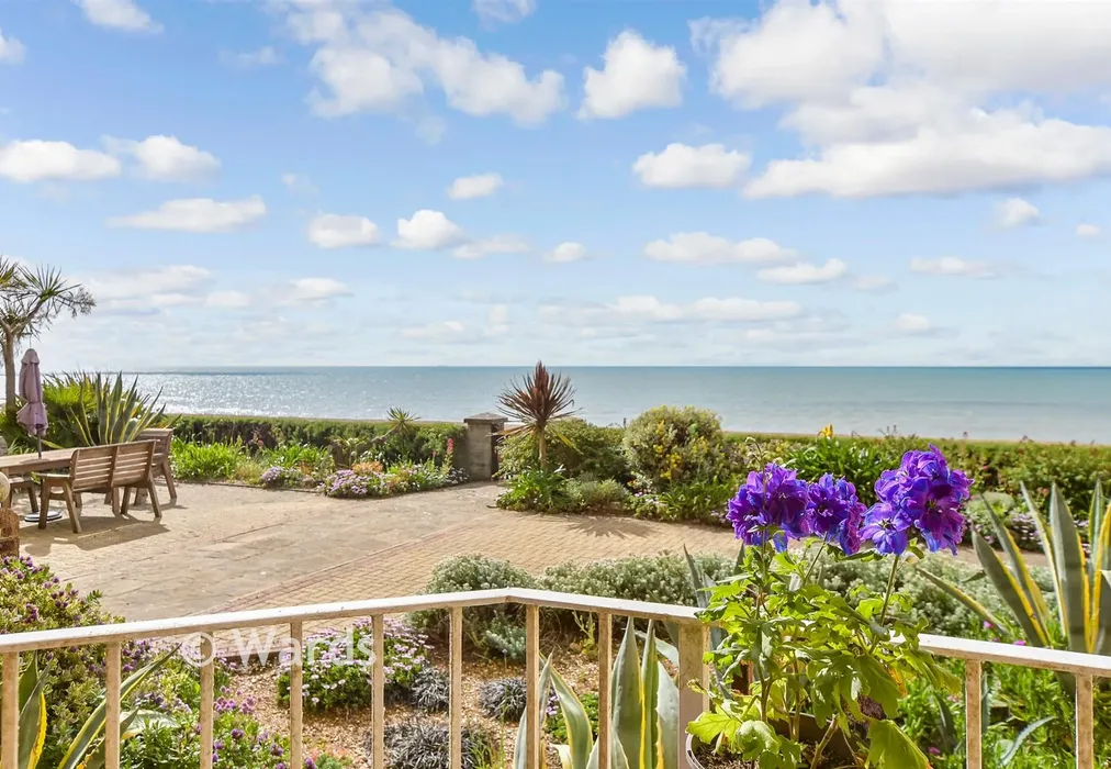 External Lifestyle Photograph - Marine Parade, Hythe, Kent - Wards of Kent
