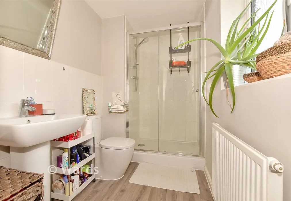 En-Suite - Limes Place, Upper Harbledown, Canterbury, Kent - Wards of Kent
